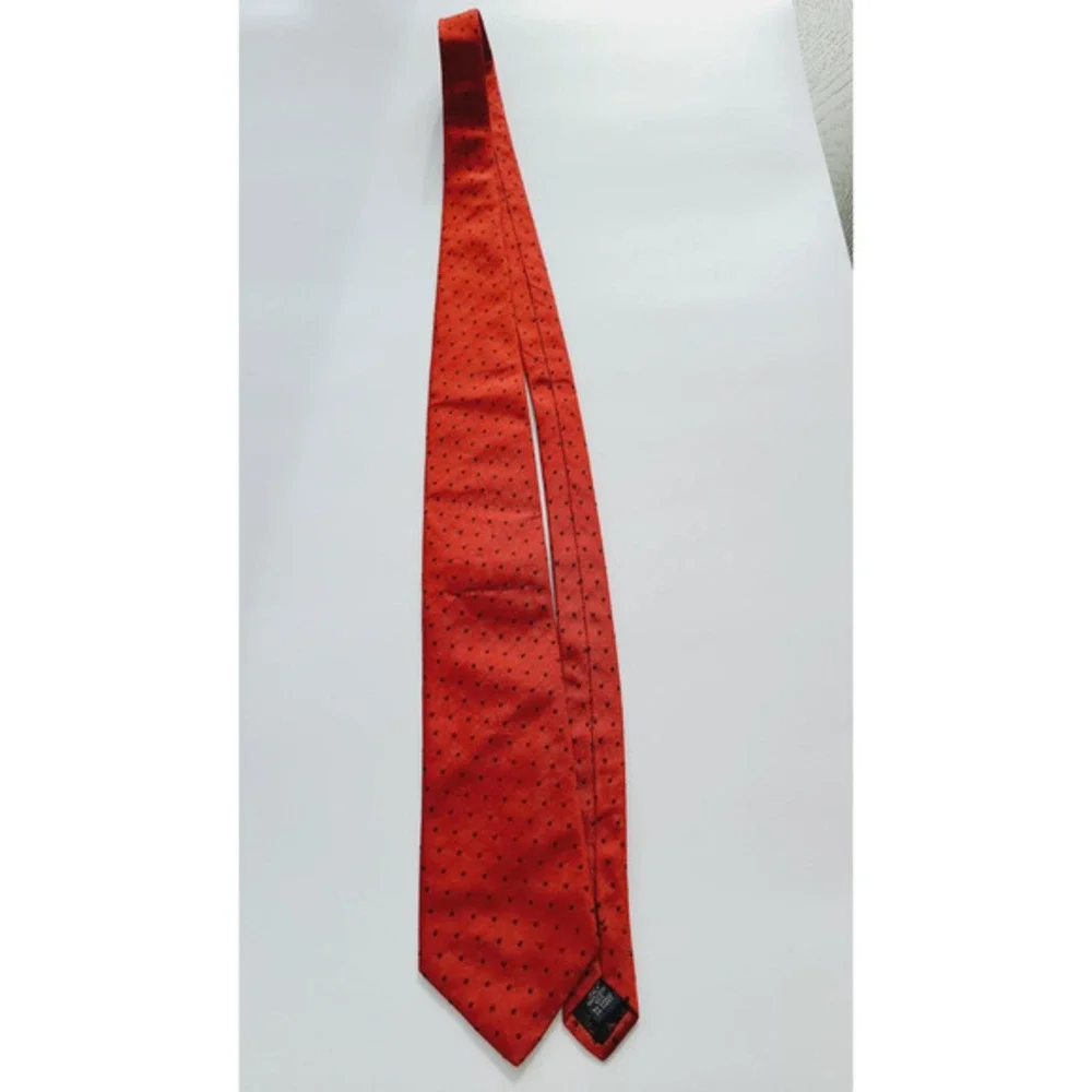 BANANA REPUBLIC 100 % Silk Tie Red & Black Mini‎ Dot Pattern